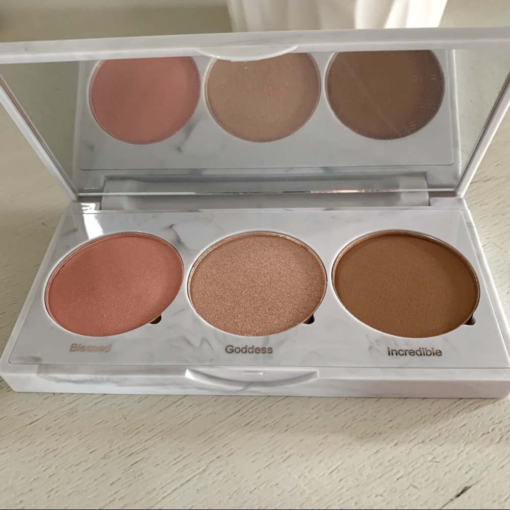 🆕 🌺 REALHER “ULTIMATE GLOW GETTER" CHEEK TRIO